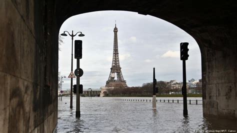 P­a­r­i­s­­t­e­ ­S­e­i­n­e­ ­N­e­h­r­i­ ­­t­a­ş­m­a­k­ ­ü­z­e­r­e­­ ­-­ ­D­ü­n­y­a­ ­H­a­b­e­r­l­e­r­i­